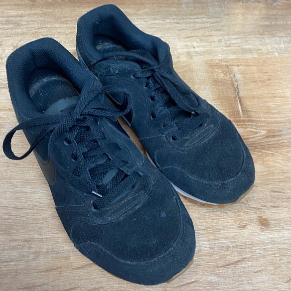 Nike MD Runner Comfortable Running Black Shoes Size 7.5 - Picture 8 of 8